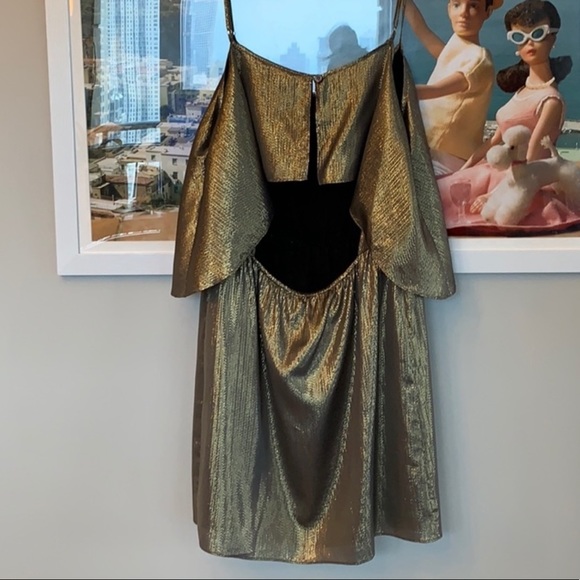 Gold dress - Picture 4 of 6